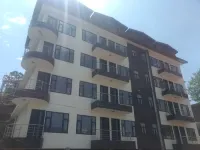 Uphill Courtyard Family Suites for 1 to 6 People on Hilltop - 3 étoiles