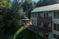 Charming Thornton Escape w/ Sauna + Gazebo! - 무료 와이파이