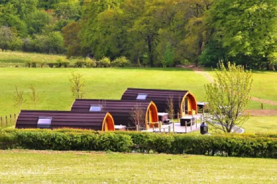 Cairnfold Cabins Hotels in 