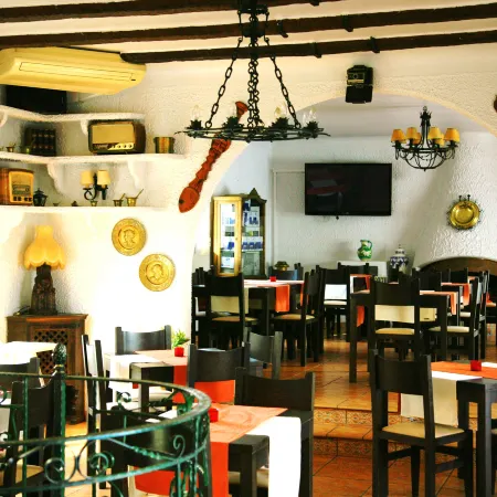 Villa Columbus Rooms and Restaurant