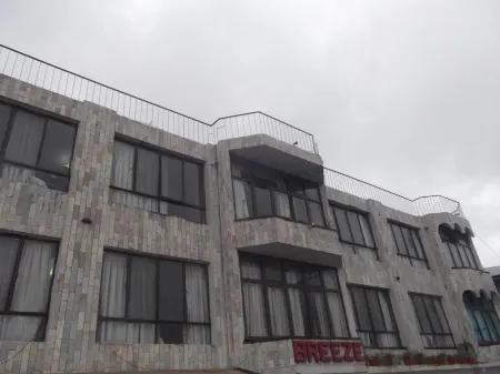Hotel Breeze Murree