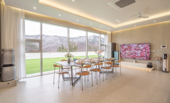 Gyeongju Royce Dog Pool Villa
