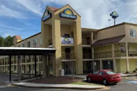 Medicine Hat Lodge, Trademark Collection by Wyndham Отели рядом с достопримечательностью «Колледж Медисин-Хат»