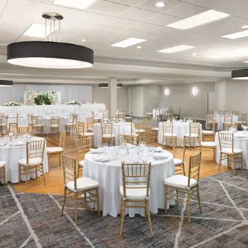 Four Points by Sheraton Edmonton South