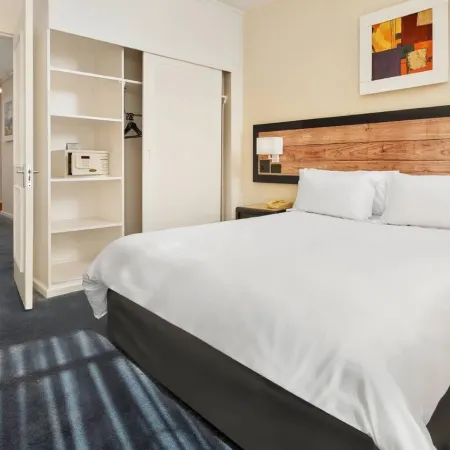 The Parktonian All - Suite Hotel Отели рядом с достопримечательностью «Radiopark Building»