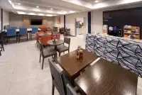 Holiday Inn Express & Suites LITTLE ROCK-WEST by IHG