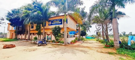 Maharaja Palace Resort Near Golden Temple Отели рядом с достопримечательностью «Намдролинг Монастери»