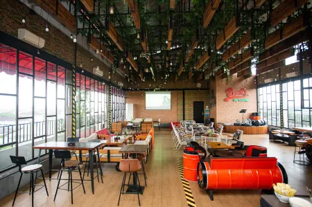 Meotel Purwokerto Отели рядом с достопримечательностью «Monumen Panglima Besar Jenderal Soedirman»