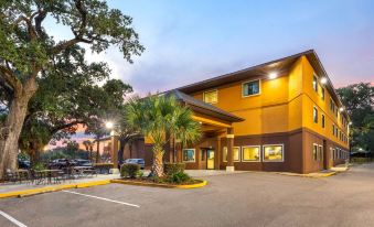 Days Inn by Wyndham Biloxi Beach