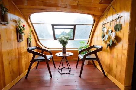 Cat Ba Gem Cruise Отели рядом с достопримечательностью «Cat Co Beach»