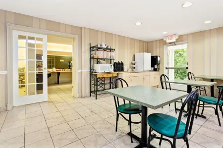 Microtel Inn & Suites by Wyndham Florence/Cincinnati Airport