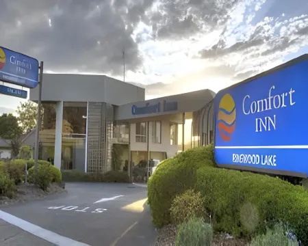 靈伍德湖旅館 靈伍德酒店