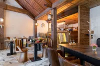 Hotel Red Wood