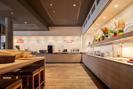 IntercityHotel Zürich Airport Отели в г. Zweidlen