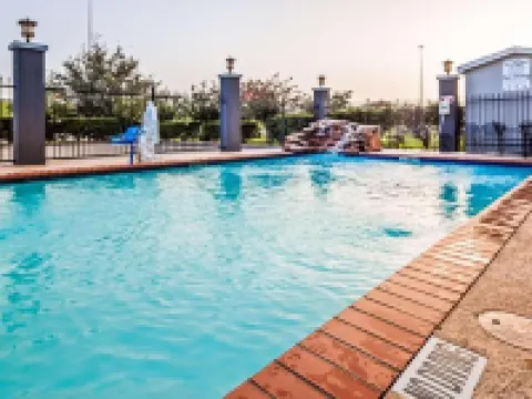 Baymont by Wyndham Laredo Hotels in Laredo