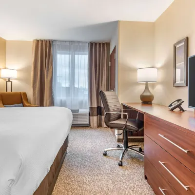 Comfort Inn & Suites Hotels near Goderich Main Beach