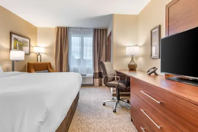 Comfort Inn & Suites Hotels near Goderich BIA Farmers' Market