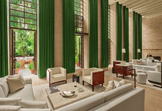 더 로마 에디션 외관 및 수영장