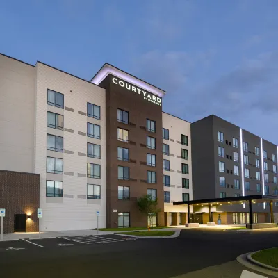 Courtyard Charlotte Waverly Hotels near Blakeney Town Center