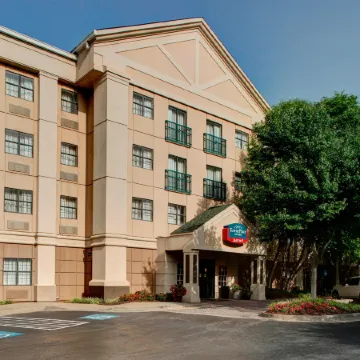 TownePlace Suites Atlanta Buckhead Отели рядом с достопримечательностью «Станция метро Lindbergh»