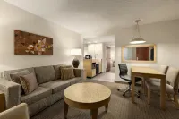 Embassy Suites by Hilton Denver International Airport Hotels near مطار دنفر الدولي