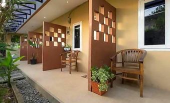 2. RedDoorz..
