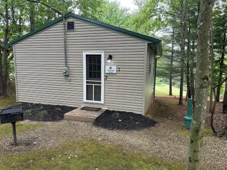 Friendly Fawn Sleeps 4, or Rent All 4 for 20. Horseback Riding Across the Rd!