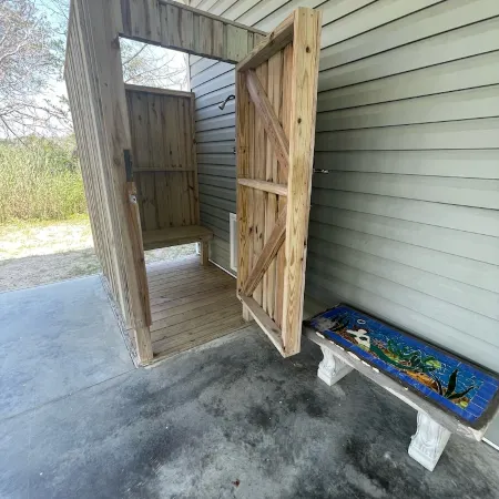 Updated 4bd/2ba, ocean views, LIFT, close beach access, Pet Friendly