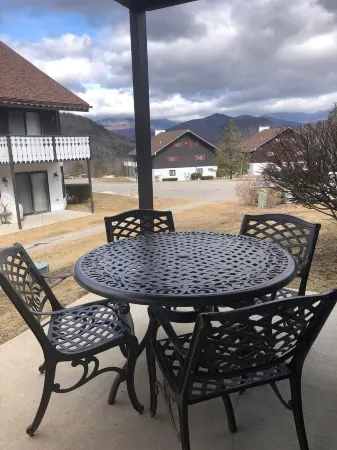 Condo with a view! Family friendly ground level. Отели в г. Glen