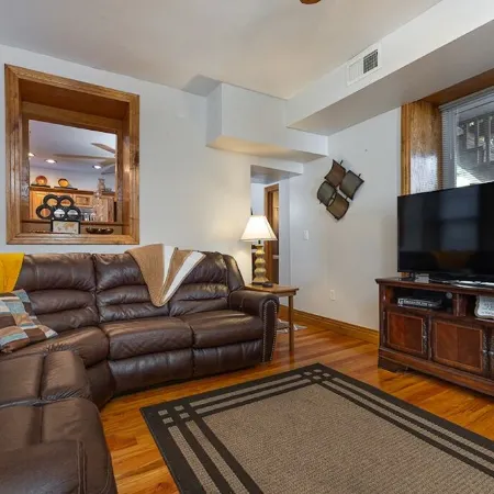 Impressive Private 2BR Suite w/Parking Univ Area