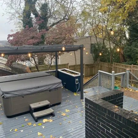 Clifton Scenic Lodge 3BR 2BA: Private Hot Tub, Spacious Patio, Offstreet Parking