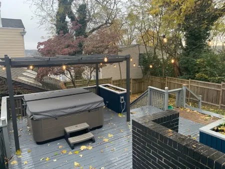 Clifton Scenic Lodge 3BR 2BA: Private Hot Tub, Spacious Patio, Offstreet Parking Отели рядом с достопримечательностью «Художественный музей Цинциннати»