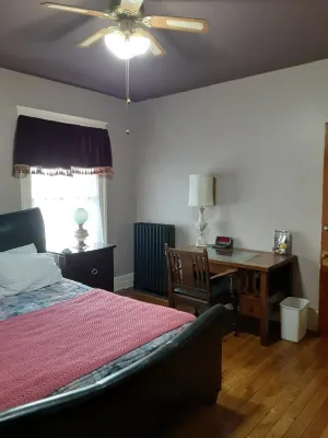 Queen Bed in Historic Victorian Bed and Breakfast