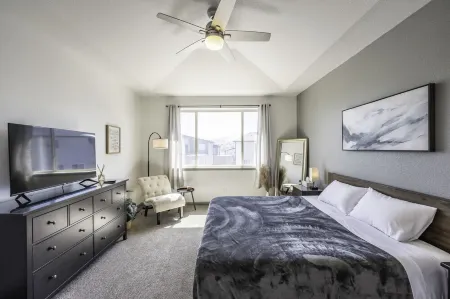 Golden Home on the Hill near Red Rocks Отели рядом с достопримечательностью «Маунт Голиат Нэчурал Арея»