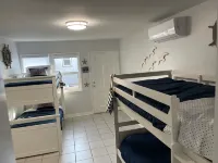 2 bed 2 bath 3 blocks from water! Sleeps 6 - Dog Run!