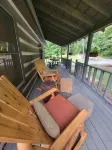 Remote, Modern, Cozy Cabin on 12 acres; Only 2.5 Miles from Traveler's Rest!