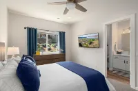 Beautifully Updated Crescent Bar Condo Free Golf