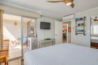 Great Location & Oceanview! Steps to the Beach, King Bed, Pool, AC