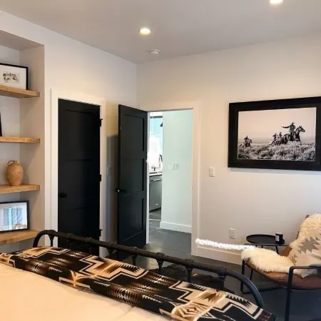 Modern 3 bedroom home on 20 private acres in Paradise Valley
