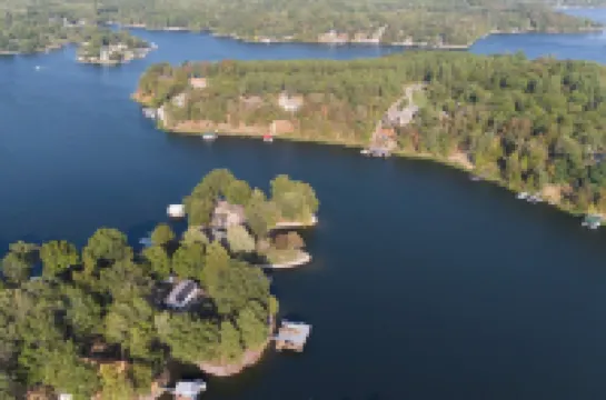 Cozy, Pet Friendly, Professional Host, Convenient Location