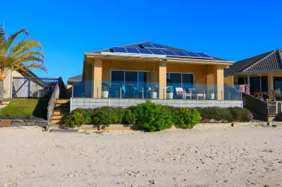 'Secrets of the Sea' - 3BR luxury home overlooking a lagoon with private beach