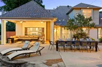 Luxury Family Oasis: Huge pool, Spa, Firepit, Playground, Outdoor Kitchen, Games