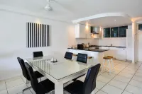 Hibiscus Lodge 1 - Ground Floor Apartment