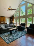 Relax & enjoy the river view, 5 min to Huntsville