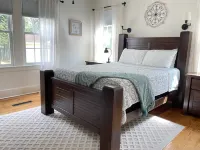 Green Acres - Putting Green, King Bed, Close to Downtown