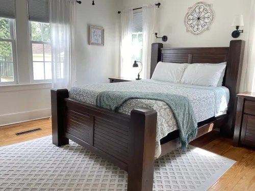 Green Acres - Putting Green, King Bed, Close to Downtown