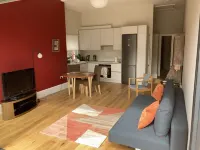 Self-contained annex close to town centre