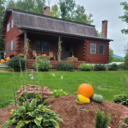 Log Cabin Overlooking Black Mtn and Near Story Land