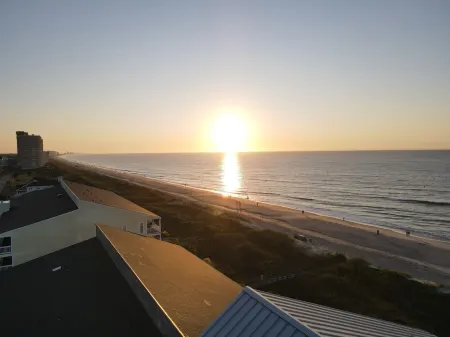 Charming 2/2 Oceanfront condo in N. Myrtle Beach, Pets, top floor balcony view. Отели в г. Север Миртл Бич