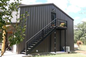 Charming Farmhouse studio ! Packed with modern amenities with all the charm!